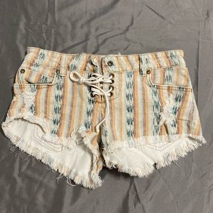 Billabong patterned shorts size 26